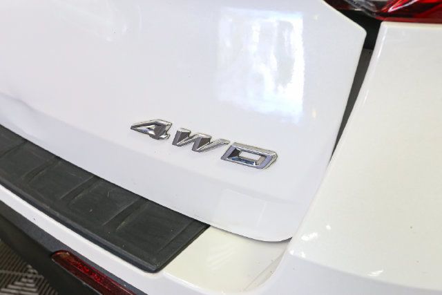 Used 2023 Ford Explorer XLT AWD/4WD image 10