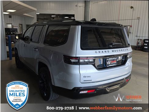 Used 2023 Jeep Grand Wagoneer Series III w/ Rear Seat Video Group 1 AWD/4WD image 18