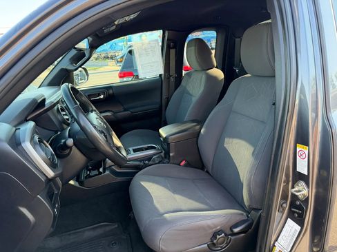 Used 2019 Toyota Tacoma TRD Off-Road AWD/4WD image 14