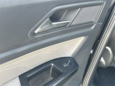Used 2021 Volkswagen Atlas Cross Sport SE w/ Panoramic Sunroof Package image 16