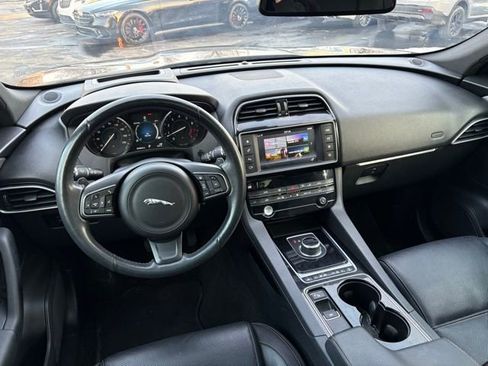 Used 2017 Jaguar F-PACE Prestige image 20