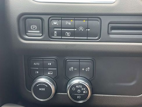 Used 2023 GMC Yukon XL SLT w/ SLT Premium Package AWD/4WD image 26