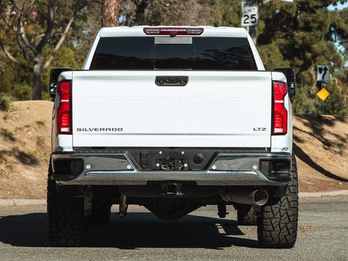 Used 2024 Chevrolet Silverado 2500 LTZ w/ LTZ Convenience Package image 11