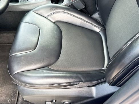 Used 2019 Jeep Cherokee Latitude Plus image 21