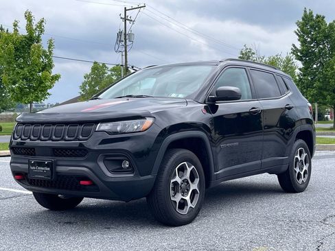 Used 2022 Jeep Compass Trailhawk w/ Trailhawk Convenience Group AWD/4WD image 3