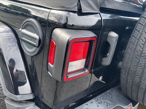 Used 2020 Jeep Wrangler Unlimited Sahara AWD/4WD image 23
