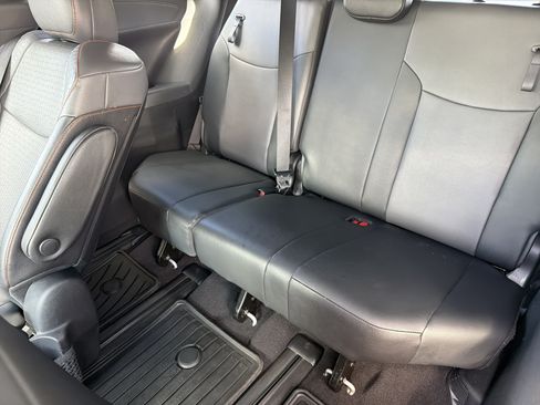 Used 2022 Toyota Sienna XSE FWD image 27