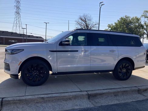New 2025 Lincoln Navigator L Reserve w/ Jet Appearance Package image 8
