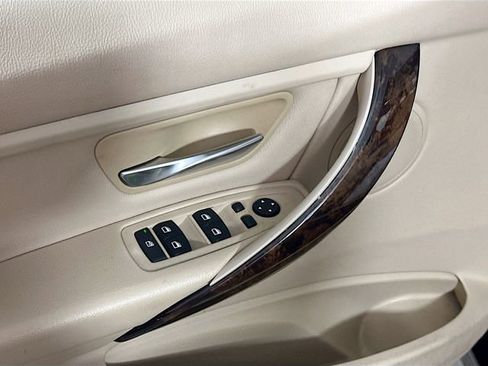 Used 2013 BMW 320i xDrive Sedan image 17