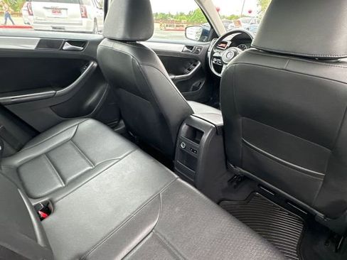 Used 2013 Volkswagen Jetta SE FWD image 9