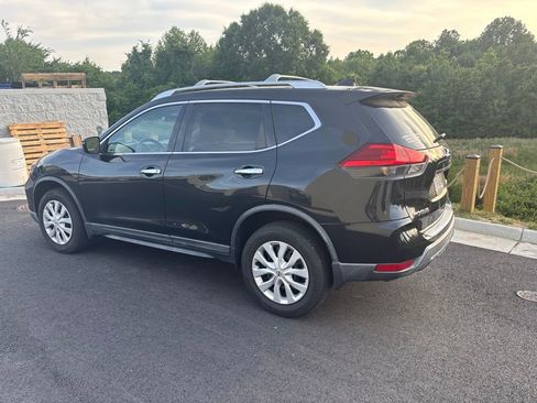 Used 2017 Nissan Rogue S w/ S Appearance Package AWD/4WD image 4