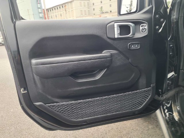 Used 2024 Jeep Wrangler Unlimited AWD/4WD image 16