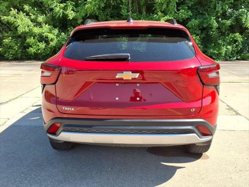 Used 2026 Chevrolet Trax LT w/ LT Convenience Package FWD image 5