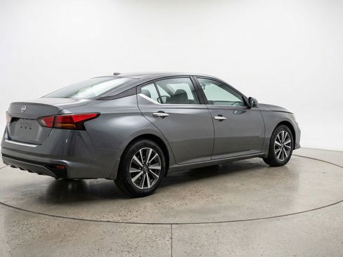 Used 2025 Nissan Altima 2.5 SV image 9