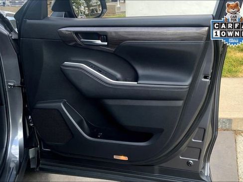Used 2024 Toyota Highlander Platinum image 24