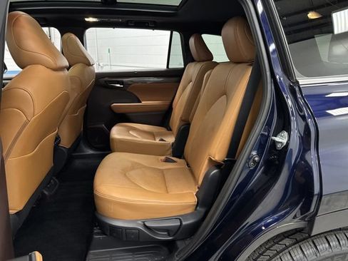 Used 2021 Toyota Highlander Platinum image 31