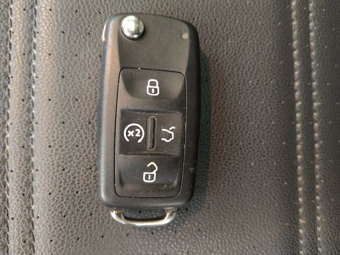 Used 2022 Volkswagen Passat 2.0T SE image 32