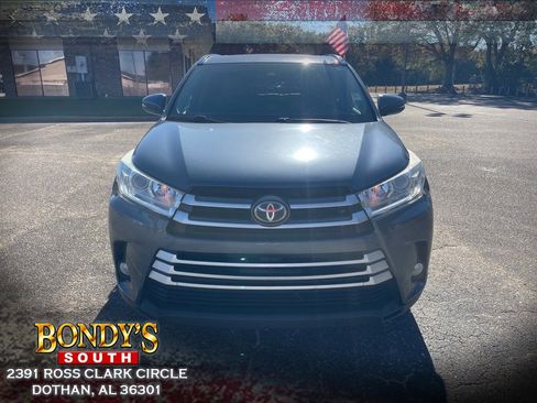 Used 2019 Toyota Highlander FWD V6 image 2