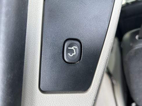 Used 2017 Dodge Grand Caravan SXT image 27