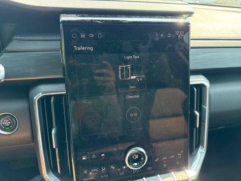 Used 2024 GMC Acadia Elevation w/ Trailering Package AWD/4WD image 15