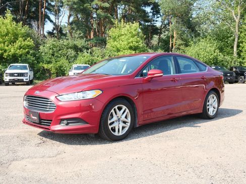 Used 2015 Ford Fusion SE FWD image 2