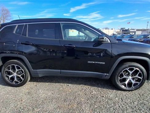 Certified 2024 Jeep Compass Limited image 9