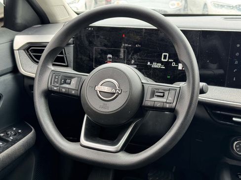 Used 2025 Nissan Kicks SV w/ Illumination Package FWD image 21