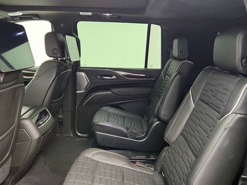 Used 2021 Cadillac Escalade ESV Premium Luxury Platinum w/ Heavy-Duty Trailer Package AWD/4WD image 23