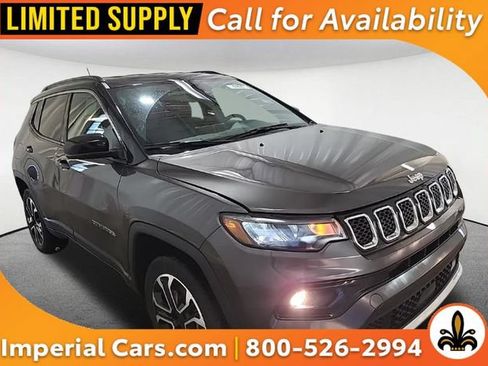 Used 2023 Jeep Compass Limited AWD/4WD image 1