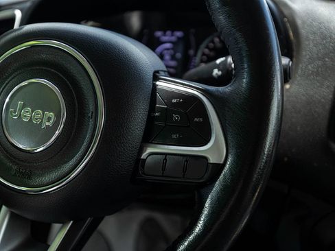 Used 2019 Jeep Renegade Latitude w/ Cold Weather Group AWD/4WD image 20