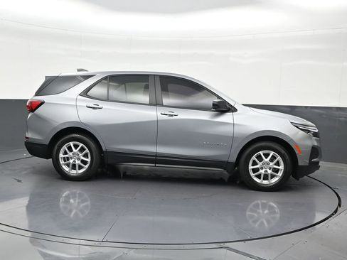 Used 2024 Chevrolet Equinox LS w/ LS Convenience Package FWD image 7