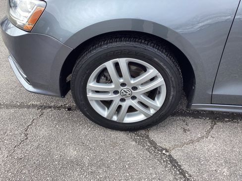 Used 2017 Volkswagen Jetta S image 9