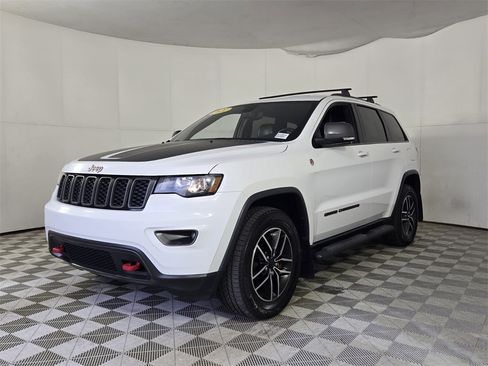 Used 2021 Jeep Grand Cherokee Trailhawk image 4