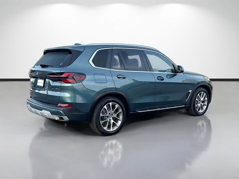Used 2025 BMW X5 xDrive50e AWD/4WD image 3
