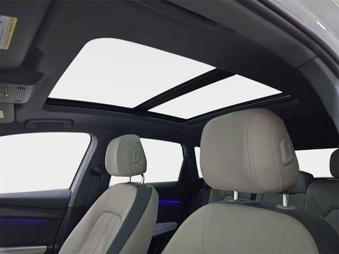 Used 2024 Audi Q4 e-tron Premium Plus w/ Premium Plus image 27