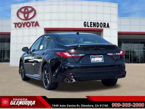 New 2026 Toyota Camry Hybrid FWD image 9