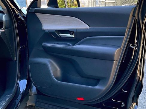 Used 2024 Toyota Grand Highlander Platinum image 23