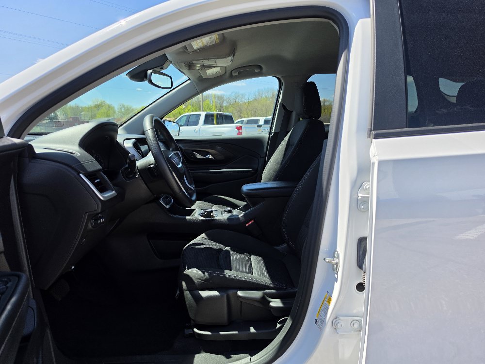 Used 2024 GMC Terrain SLE AWD/4WD image 4