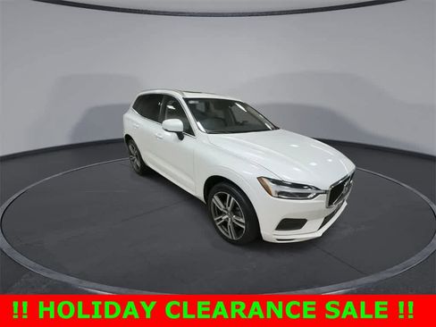 Used 2020 Volvo XC60 T5 Momentum image 2
