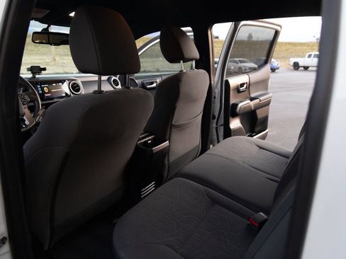 Used 2017 Toyota Tacoma TRD Sport image 17