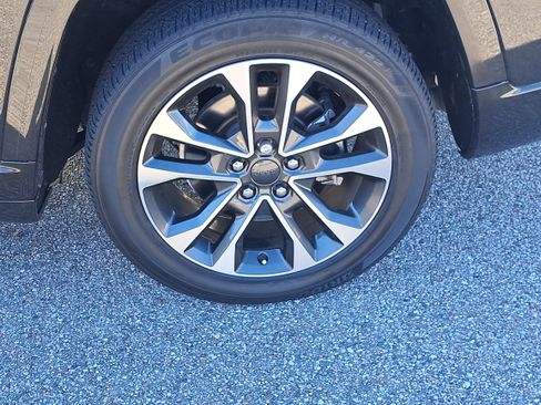 Used 2021 Jeep Grand Cherokee L Overland w/ Luxury Tech Group IV image 9