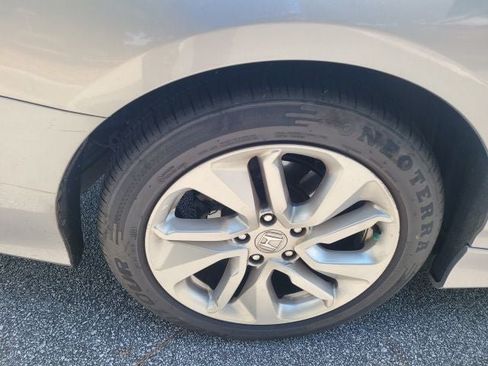 Used 2018 Honda Accord LX image 17