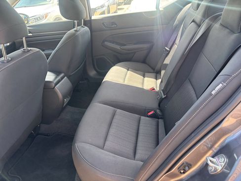 Used 2025 Nissan Altima 2.5 SV FWD image 25