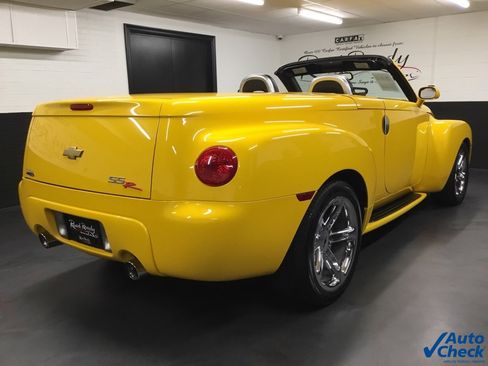 Used 2003 Chevrolet SSR w/ Preferred Equipment Group image 10