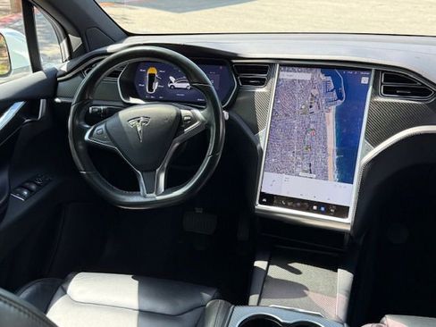 Used 2016 Tesla Model X 90D image 8