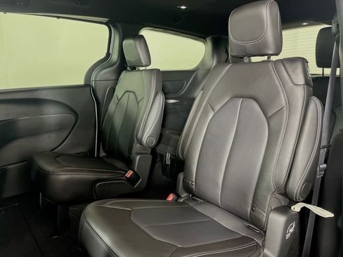 New 2026 Chrysler Pacifica Select image 24