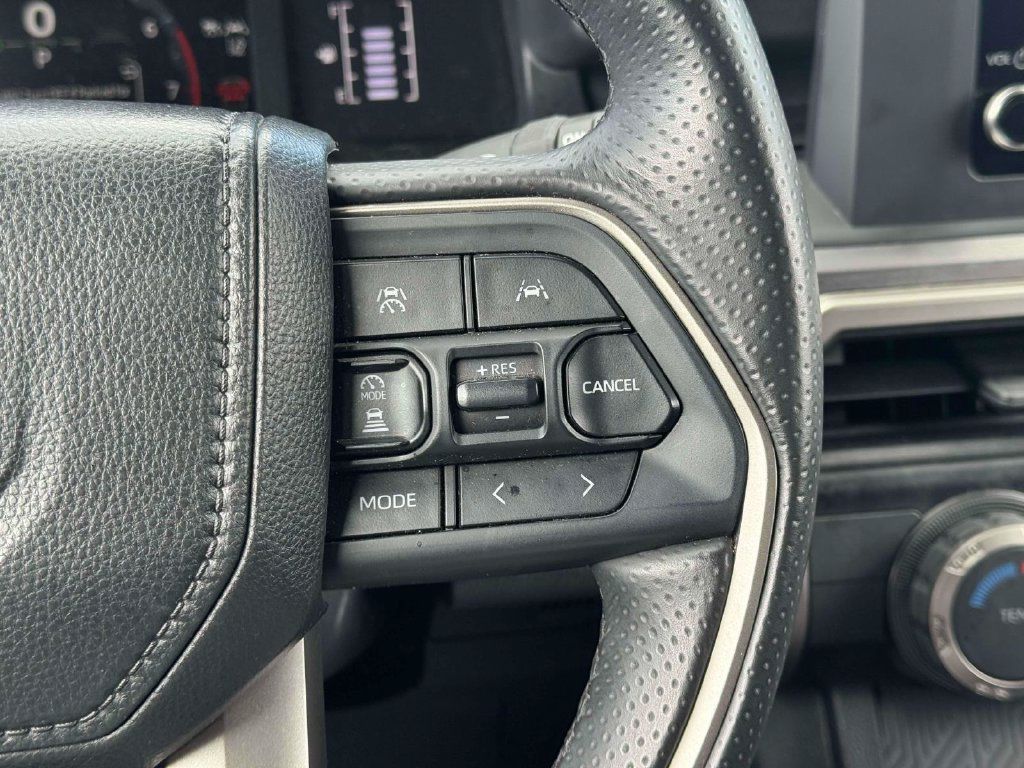 Used 2025 Toyota 4Runner SR5 AWD/4WD image 24