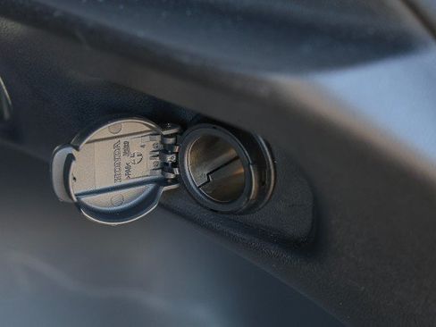 Used 2025 Honda HR-V LX image 28