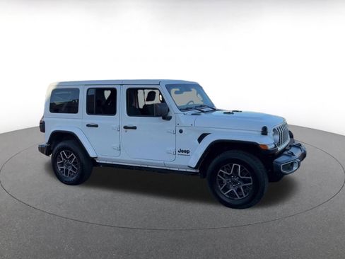 Used 2025 Jeep Wrangler Unlimited Sahara AWD/4WD image 2