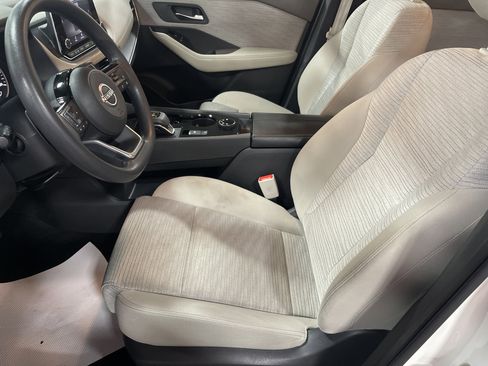 Used 2023 Nissan Rogue SV image 9